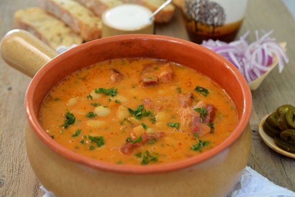 Zseniális erdélyi fejtettbab leves – Ez egyszerűen nagyszerű leves csipetkével!